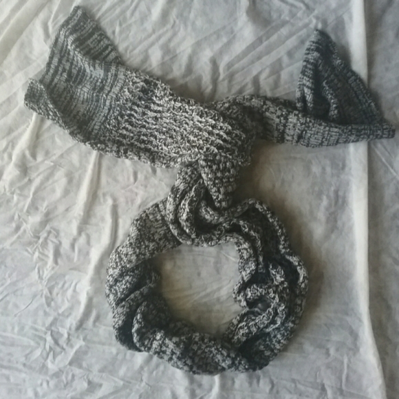 Victoria's Secret Static Oreo Scarf - Picture 2 of 8